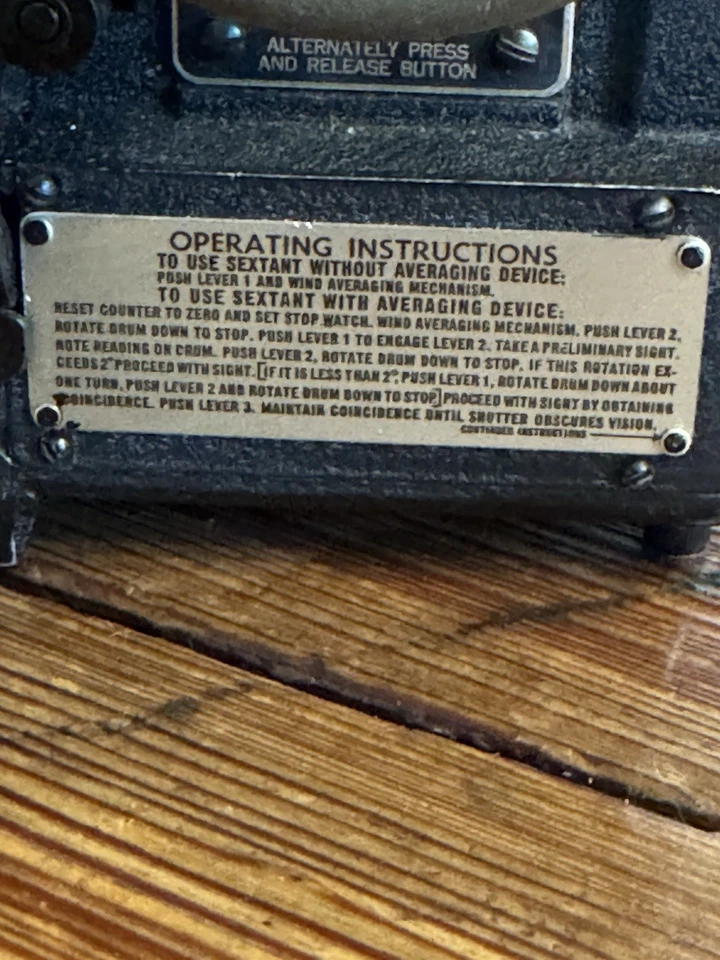 WW2 Korean War Bendix Aviation Aviator Bubble Sextant AN5851-1 and Bakelite Box - Image 2 of 4