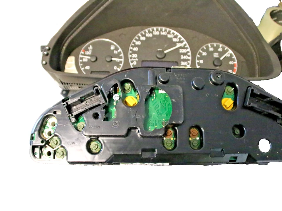 Mercedes-Benz CLK W208 unità tachimetro tachimetro A2085408211 km/h - Immagine 2 di 4