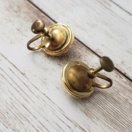 Pendientes vintage atornillados crema con elegante halo tono dorado - Imagen 4 de 4