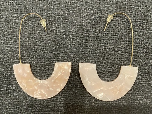 HIGH END *RARE* AMAZINGLY GORGEOUS VINTAGE DESIGNER PLASTIC HOOP EARRINGS!!