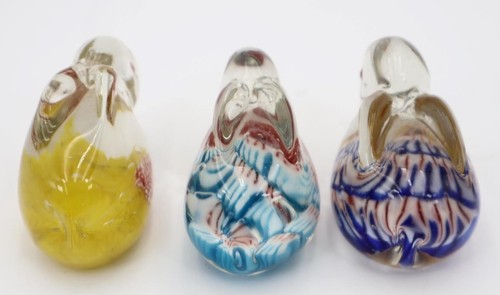 Lote de 3 estatuillas pequeñas coloridas de pisapapeles de conejito de vidrio artístico hechas a mano - Imagen 4 de 10