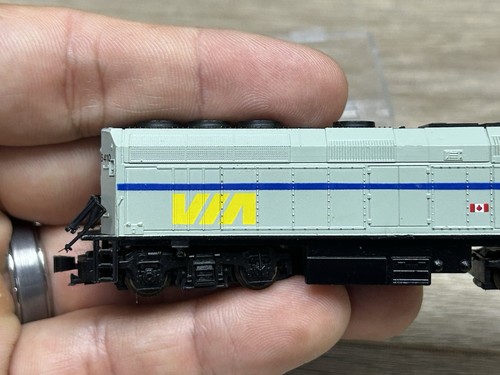 Life-Like N Scale VIA Rail Canada EMD F40PH Diesel Locomotive - Picture 7 of 14