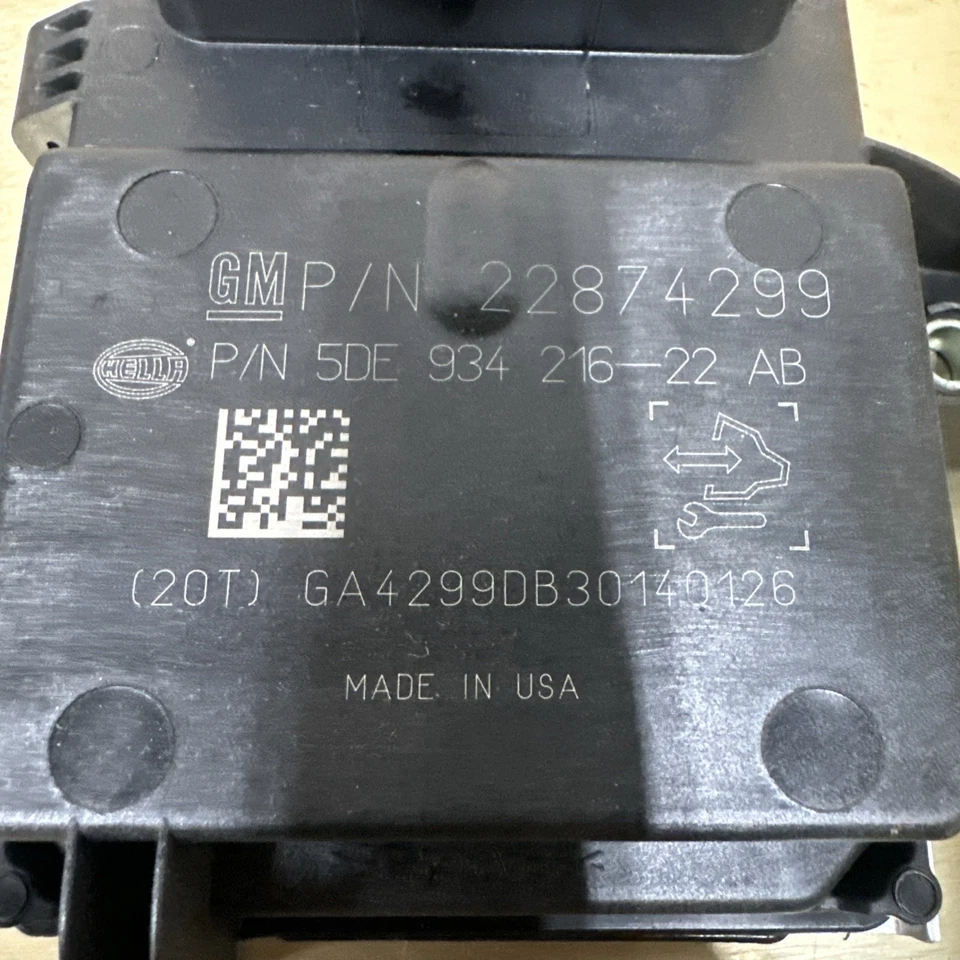 2011- 2015 Chevrolet Volt Fuel Pump Control Module 22874299 OEM - Image 2 of 4