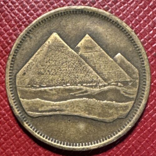 Egypt, Arab Republic 1404 (1984) Aluminum-Bronze 5 Qirsh (Piastres). KM# 622.1 - Picture 2 of 2