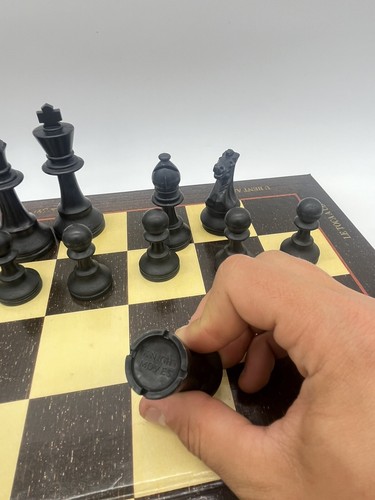 Vintage Newbridge Chess Set Made In Canada Weighted Felted Plastic w Box 3.75” - Picture 7 of 14