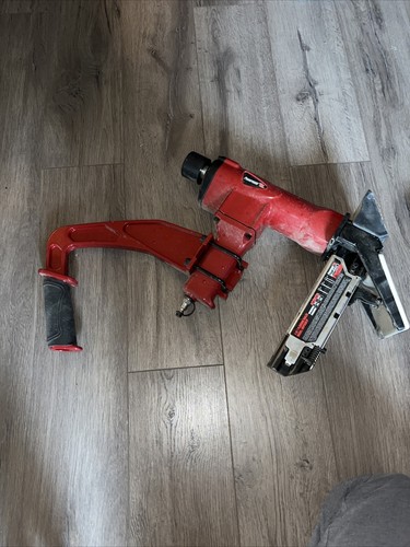 Powermate Vx HWFN3N1P Pneumatic 3-in-1 16-Gauge Flooring Nailer With Some Nails - Picture 7 of 9