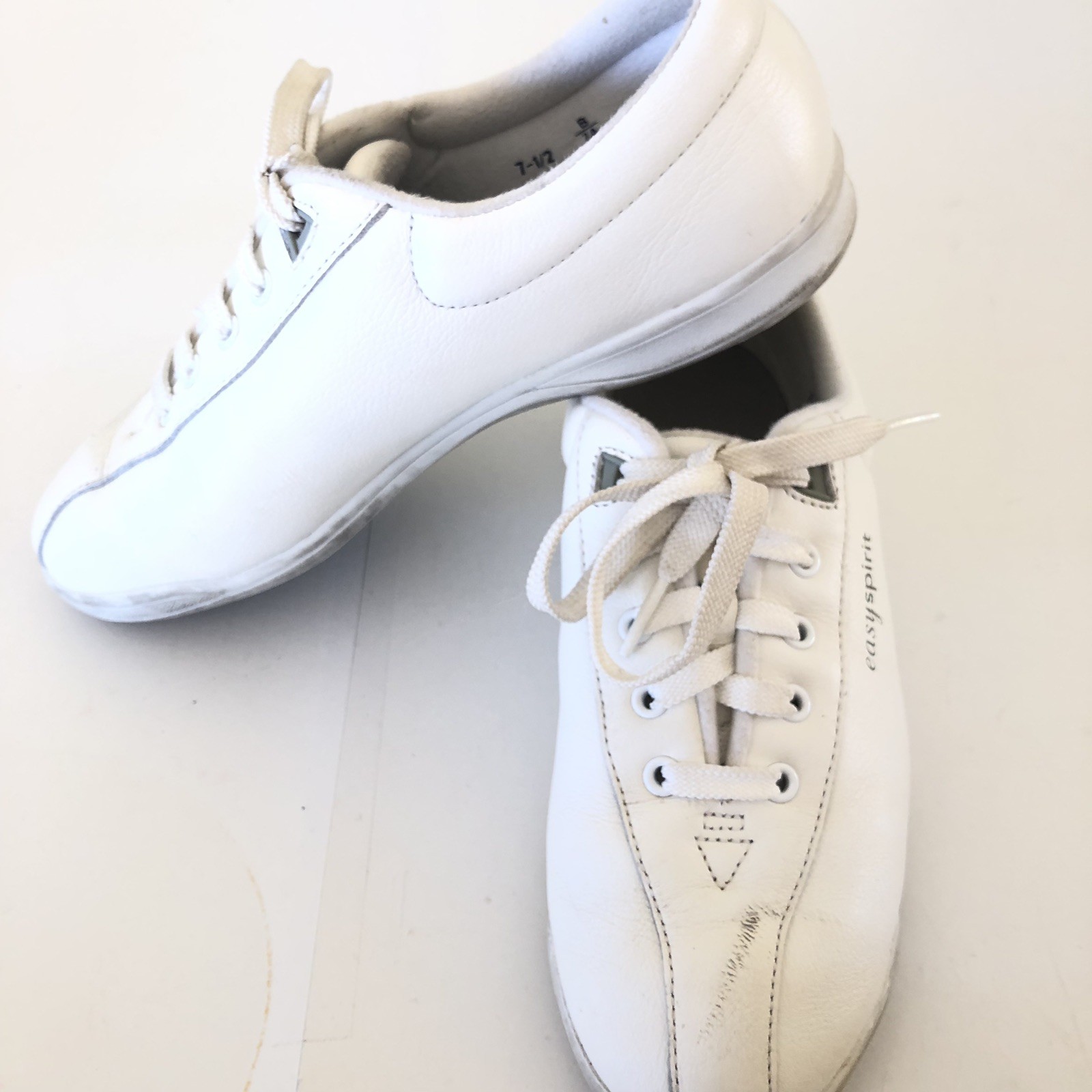 Easy Spirit Womens Walking shoes Leather 7.5 B Anti Gravity Winter White Easy Spirit Womens Walking shoes Leather 7.5 B Anti Gravity Winter White