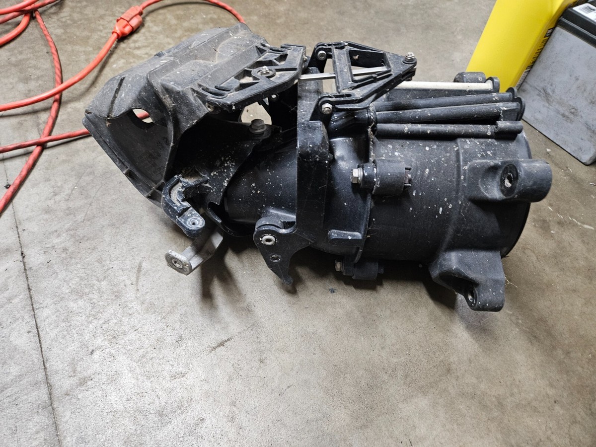 2000-2001 Seadoo GTXL Jet Pump Impeller Housing 271001143