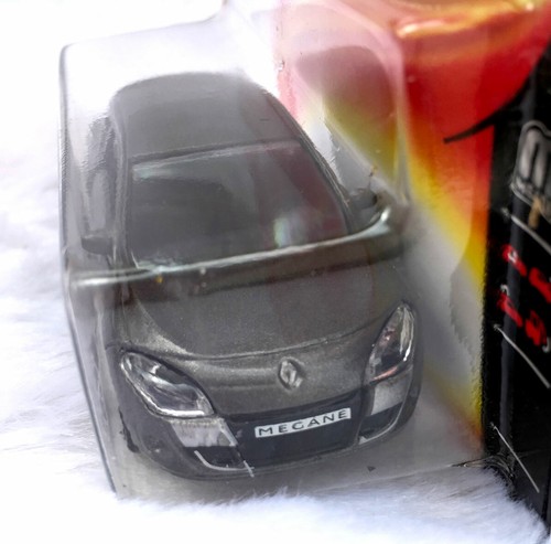 Majorette Renault Megane Coupe Dark Gray - Wheel 5Y 1:64 (3") in Short Package - Picture 3 of 5