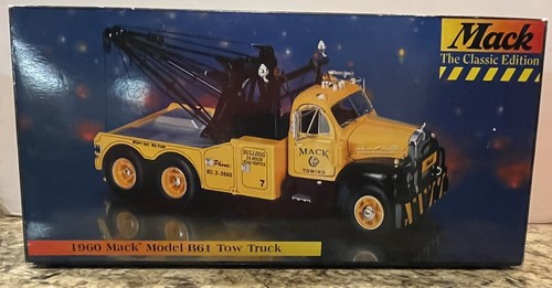 1/25 First Gear 1960 Mack Model B61 Tow Truck 49-0003, New! - Picture 1 of 4