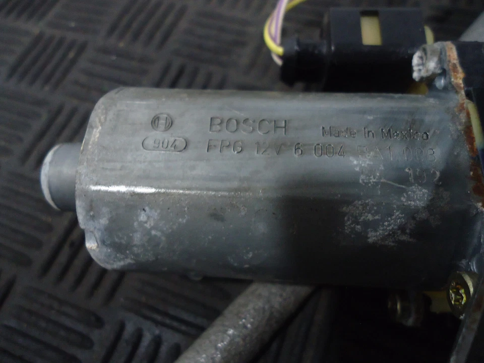 Ford Focus SE 2002 sedán regulador de ventana eléctrica delantero derecho con motor Foto 3 de 4