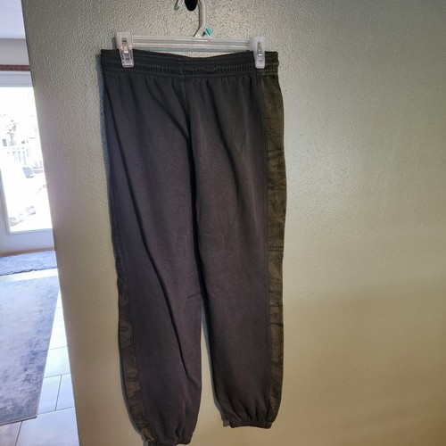Youth XL Green Under Armour Sweatpants - Camo Stripes Down The Sides - Picture 5 of 6