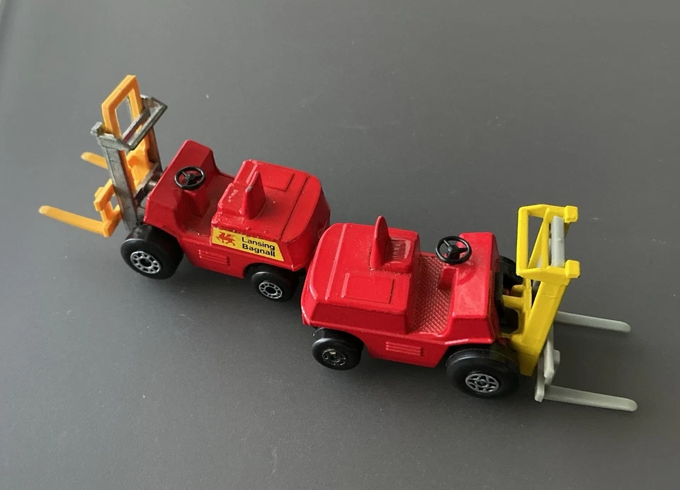 Carretilla elevadora de horquillas Matchbox Superfast # 15 2 variaciones ligeramente diferentes Foto 3 de 4