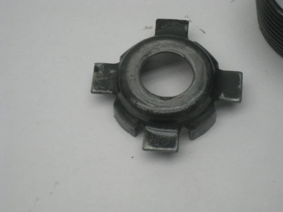 Suzuki TC90 1970 Blazer Kickstart eje/engranaje guía de resorte y placa Foto 4 de 4