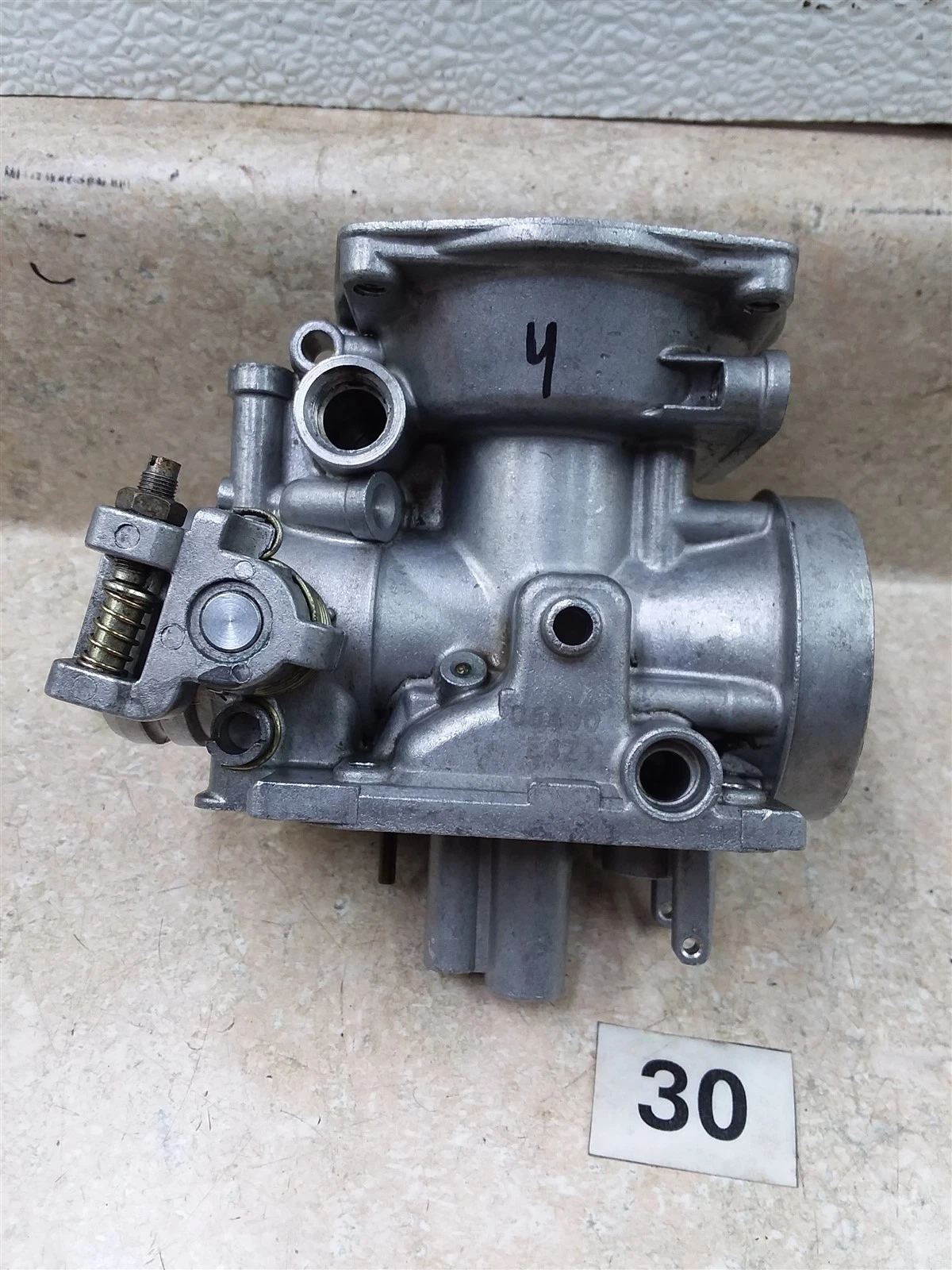 Suzuki GS700-E ES 1985 NICE Carb Carburetor RIGHT Outside Body #30 ACP29