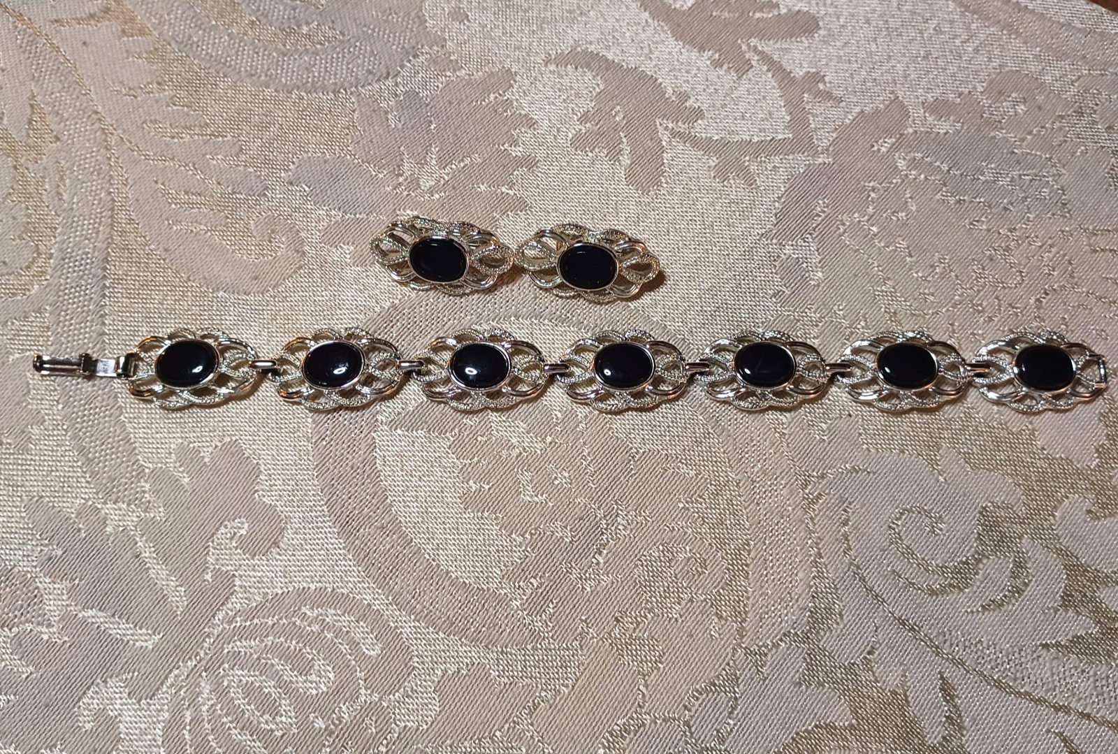 Picture 1 of 2