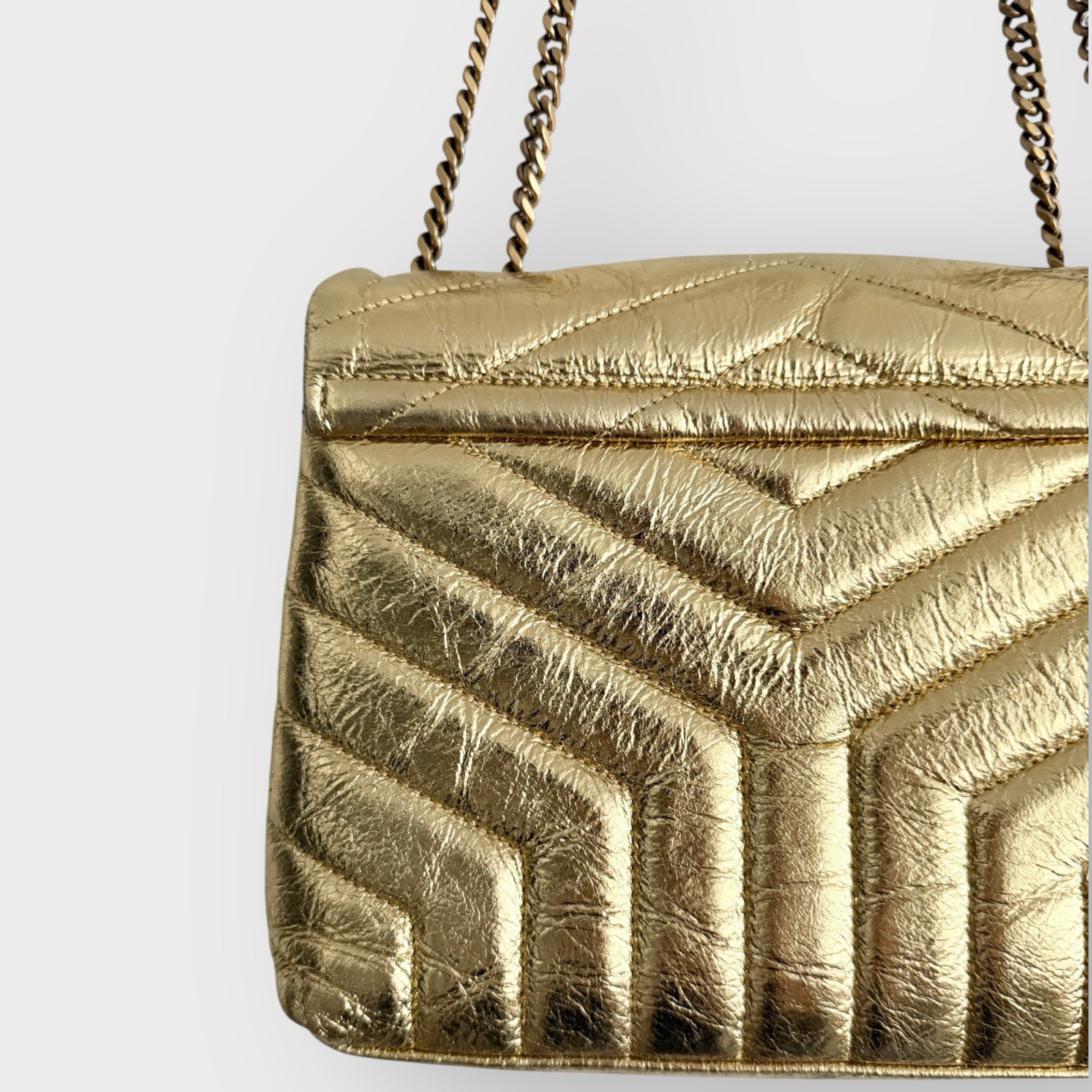 RUBA! Borsa a tracolla piccola Saint Laurent Loulou in pelle Matelasse Chevron