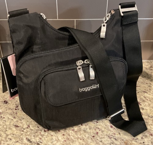 Baggallini Criss Cross Crossbody RMCC570B0018 schwarz waschbar Kartenfächer UVP 100 $
