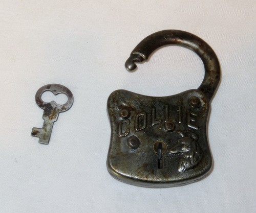 Vintage Pressed Metal COLLIE Poorman's Story Padlock w/ Key - WORKS - Picture 5 of 13