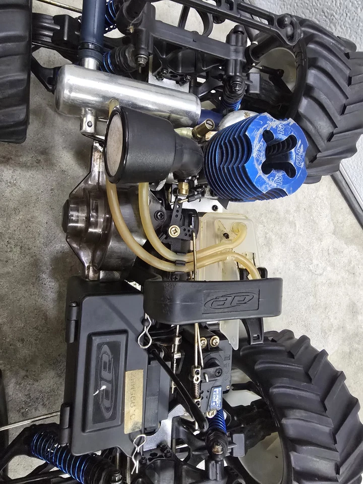 Vintage Team Associated MGT 3.0 Mini 1/8 Scale Nitro RC Truck  - Image 4 of 4