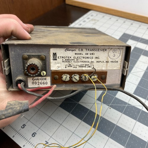 Vintage Metrotek Charger Citizens Band Transceiver CB Radio 281 - Picture 19 of 21