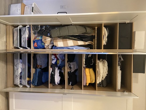 Ikea pax schrank weiße/Spiegeltür, Holz Korpus, 1,5 Jahre alt, mit Einteilung - Bild 2 von 4