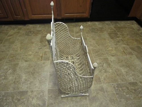 Vintage cast iron white magazine rack metal ornate - Picture 2 of 4