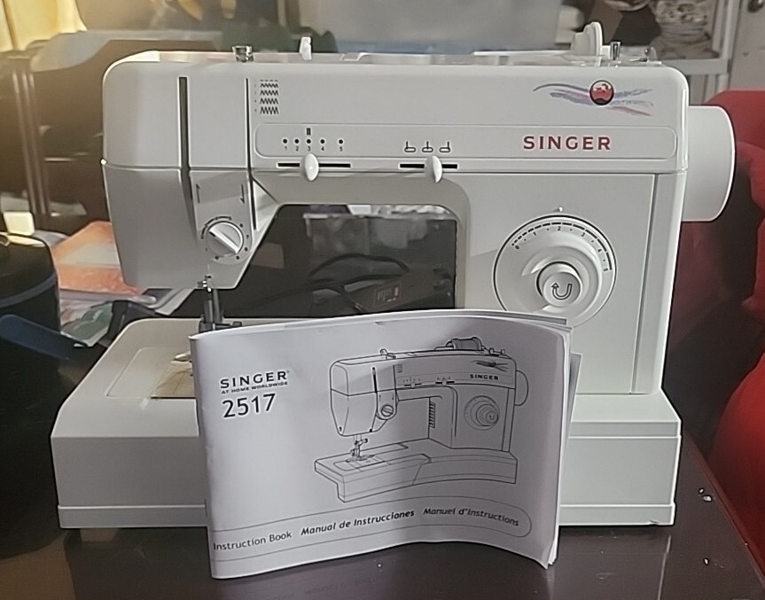 Singer Sewing Machine 2517 White Electronic Speed Control 17 Stitch
