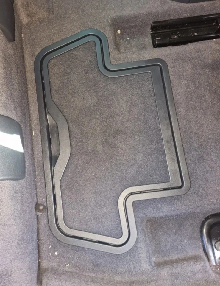 09-2016 PEUGEOT 3008 5008 PASSENGER SIDE REAR FOOT COMPARTMENT STORAGE BOX COVER - Image 2 of 4