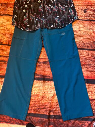 Dickies & Scrub star women's small nursing scrub set!