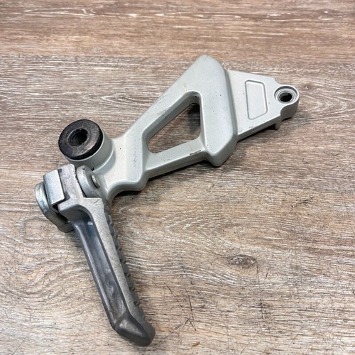 1995 KAWASAKI ZX11 ZX 11 NINJA / OEM LEFT REAR PASSENGER FOOT PEG W/ BRACKET - Picture 1 of 9