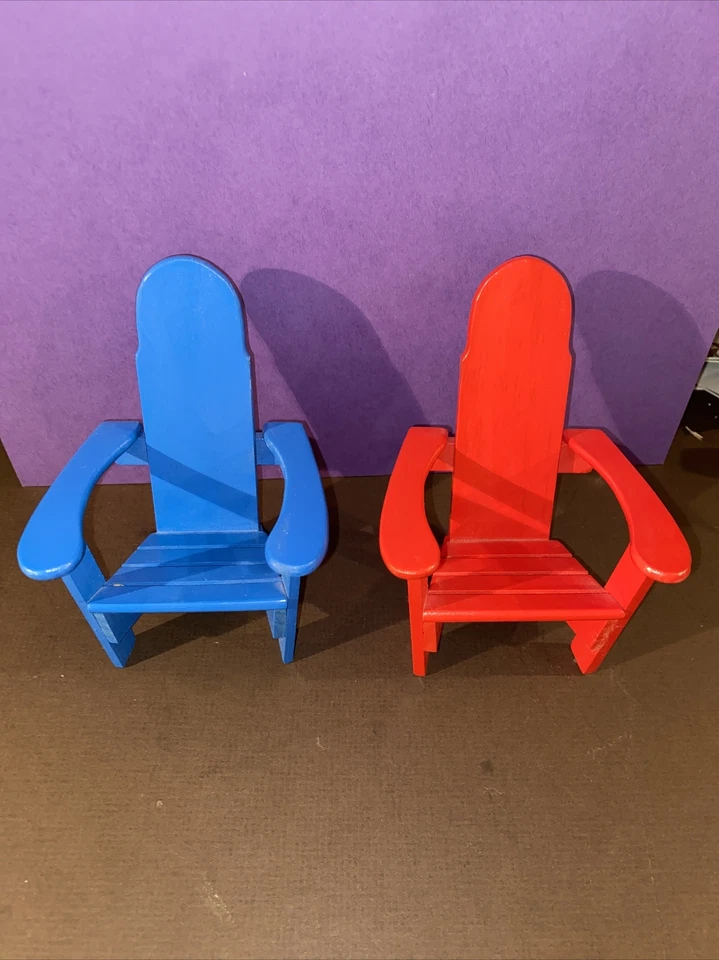 Sillas Adirondack de madera azul y rojo tamaño muñeca pequeña 5x5x3 nuevas sin etiquetas (el precio es para 2) Foto 2 de 4