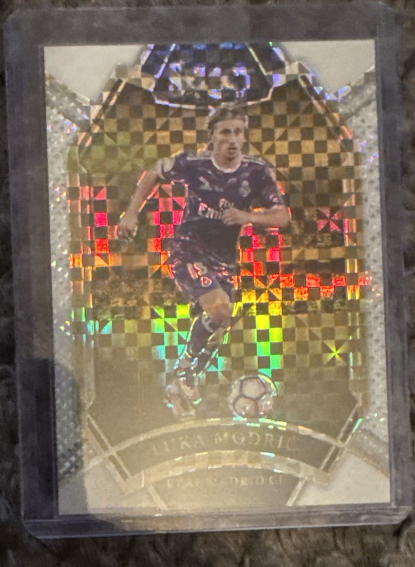 2016/17 Panini Select Soccer Field Level White Luka Modric 21/99