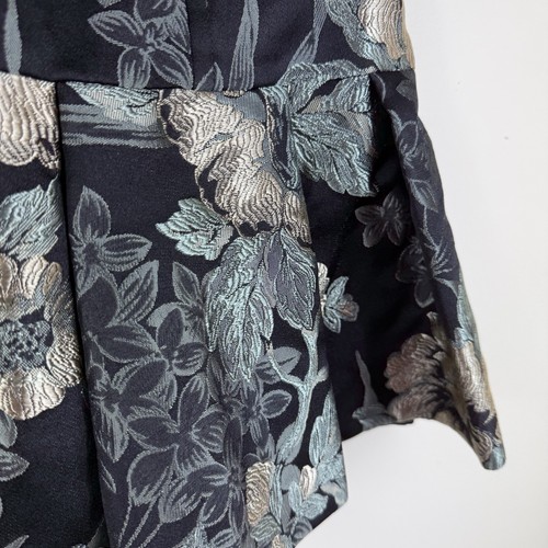 Cue city Size 14 Printed Satin Mini Skirt pleated metallic floral office BLACK - Bild 2 von 4
