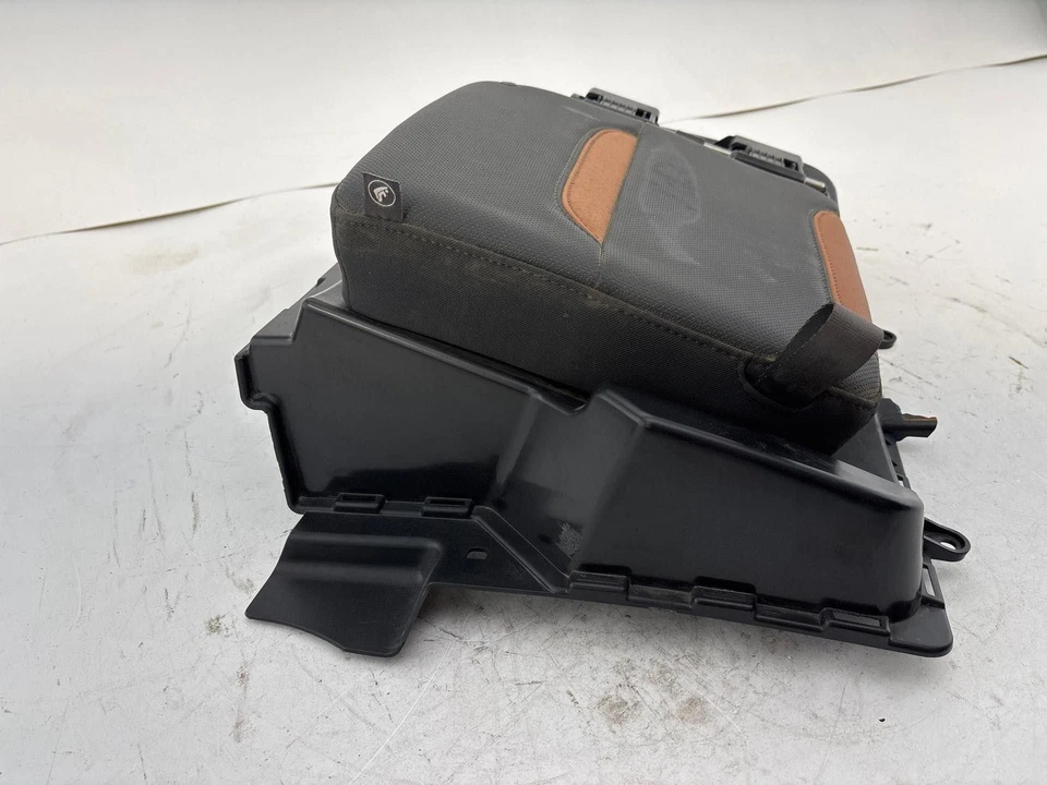 Оригинальное левое заднее сиденье отсек для хранения дверь 2024 Gmc Sierra 1500 At4 - Изображение 2 из 4