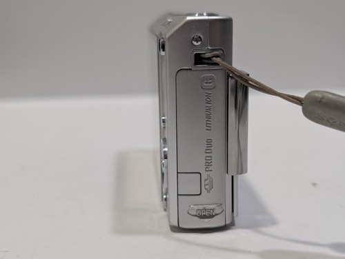 Sony Cyber-shot DSC-T100 8.1MP Silver Digital Camera w Case Charger & Battery - Picture 4 of 10