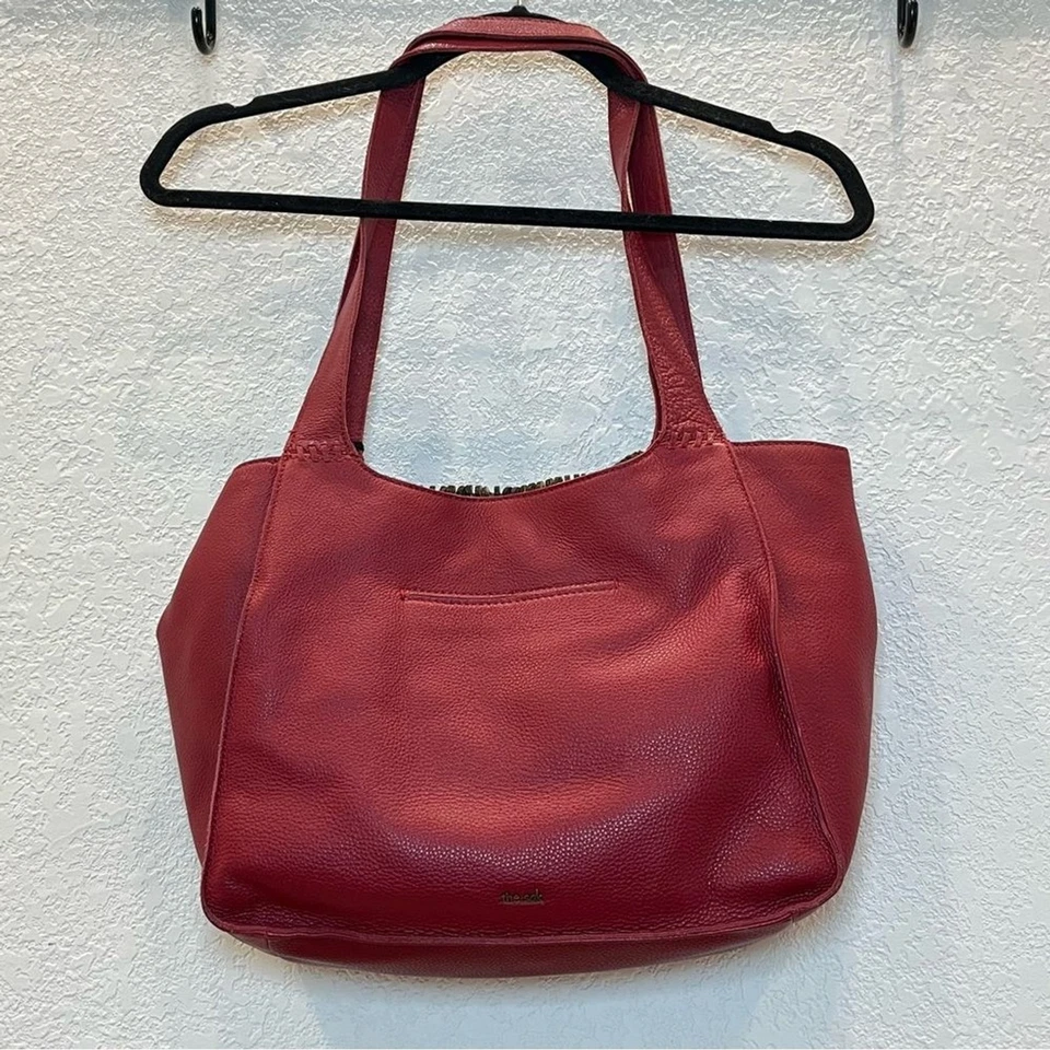 Bolso de Hombro Hobo de Cuero The Sak Huntley en Rojo Carmesí Foto 3 de 4