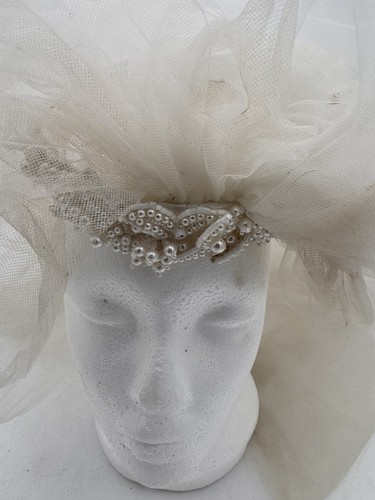 Vintage 90s Bridal Veil w/ Handmade Faux Pearl Floral Headpiece Sequin Tulle 30" - Picture 4 of 12