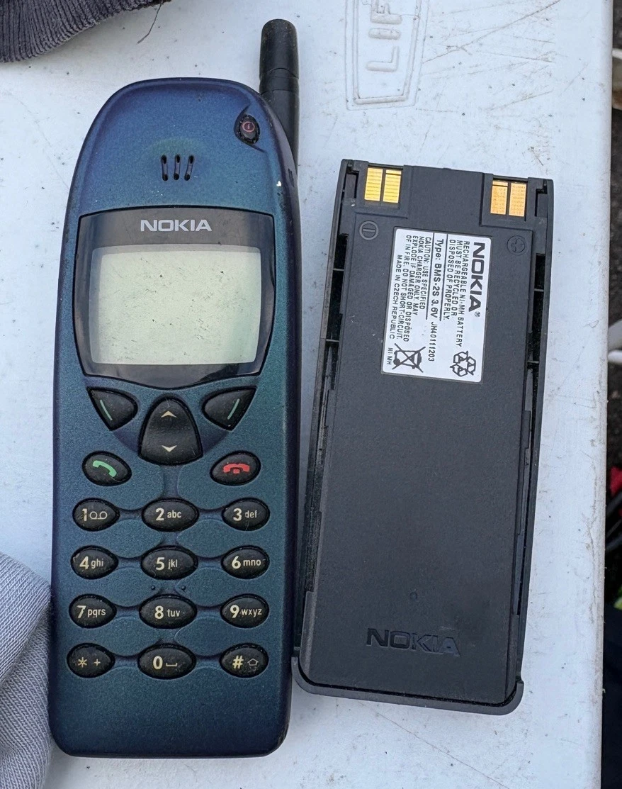 Lot De 6 Vieux Téléphones Nokia Vintage - 6110, 3210, 3310, 3410 - Pour Pièces Ou Déco