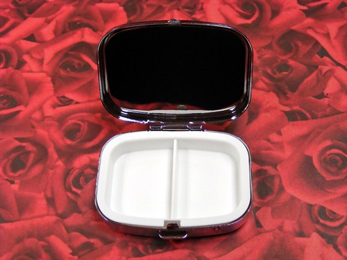 COWGIRL PIN UP GIRL COUNTRY METAL PILL MINT BOX CASE - Picture 2 of 2