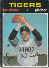 JOE NIEKRO  #695 (HI#) 1971 TOPPS BASEBALL MID-GRADE/NO CREASE****j