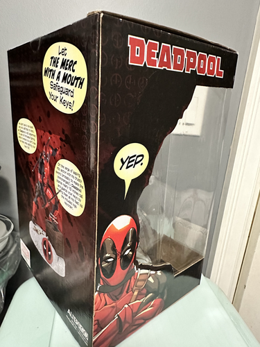 Marvel Deadpool Finders Keypers Statue & Keychain Blue/Yellow X-Men Suit (FYE Ex - Picture 6 of 6