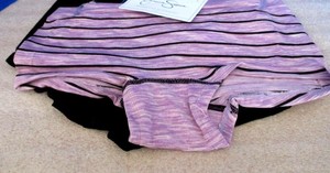 JESSICA-SIMPSON-Purple-amp-Black-2-Pk-SEAMLESS-BOYSHORTS-PANTIES-Womens-Medium-NWT