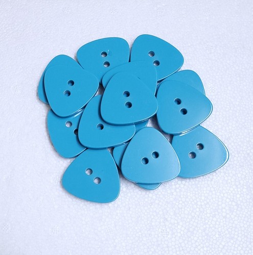 JHB Turquoise Blue Button 35mm 2 Hole Triangle Marble Effect Sewing Art Crafts - Picture 3 of 11