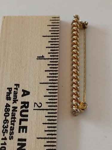 Gold Toned Bar Lapel Pin - Foto 3 di 5