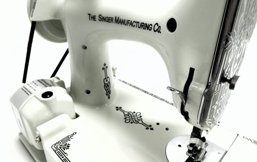 Máquina de coser Desk Dave's "CLASSIC WHITE" Singer Featherweight 221. - Imagen 3 de 13