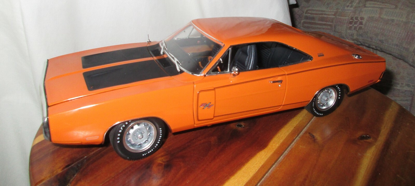 1970 Cyegadores Dodge R T 1 18 authentics go Mango 1970 Cyegadores Dodge R T 1 18 authentics go Mango