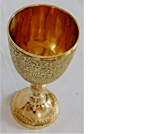 Copa de vino náutica con acabado de latón con patrón floral ornamentado copa de vino de metal en relieve - Imagen 2 de 3