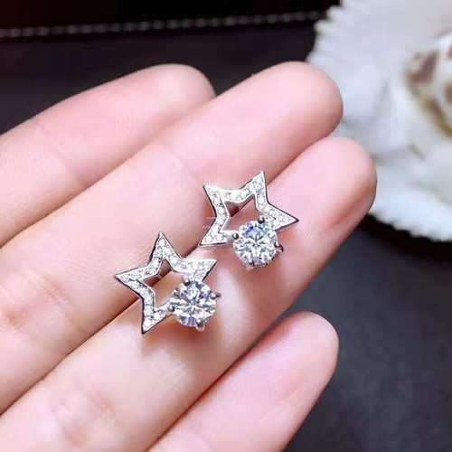 Orecchino a perno a forma di stella diamante simulato taglio tondo 1,50 ct finitura oro bianco 14 kt - Foto 2 di 6