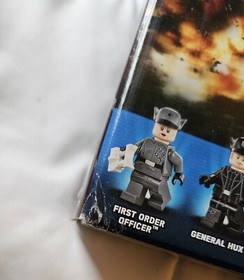 LEGO Star Wars: Kylo Ren's Command Shuttle (75104)